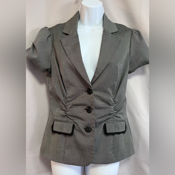 Maurices Grunge Ruffled Sleeveless Blazer with Bedazzled Buttons Sz Medium - Picture 1 of 8